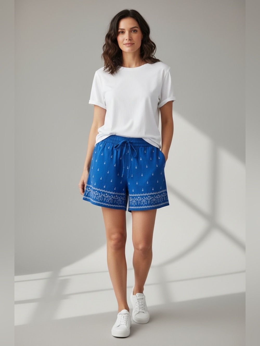Loft Women’s Size Large Pull On Drawstring Blue White Rayon Shorts